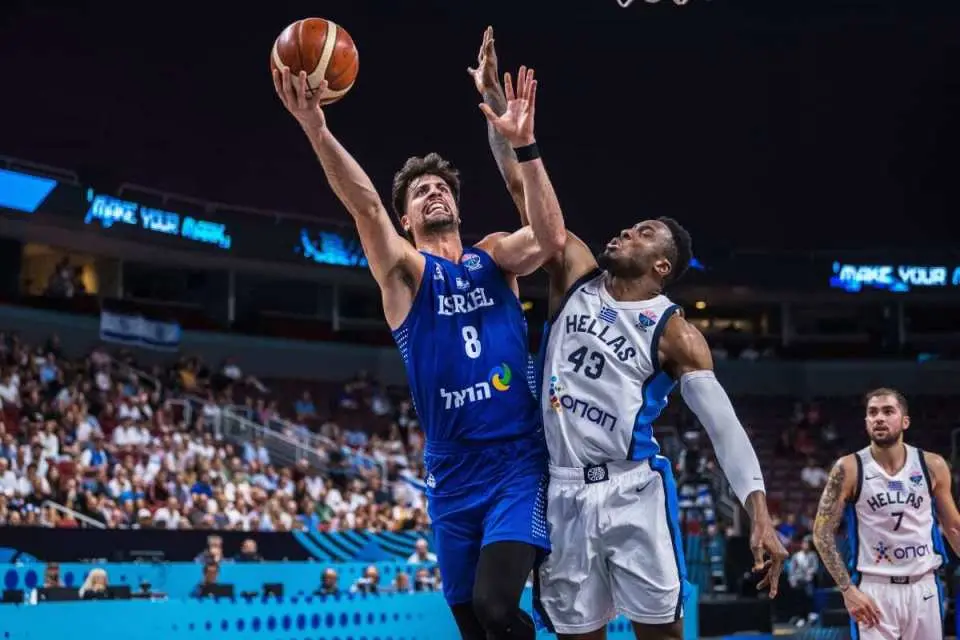 助攻, 且在攻防两 助攻, 且在攻防两