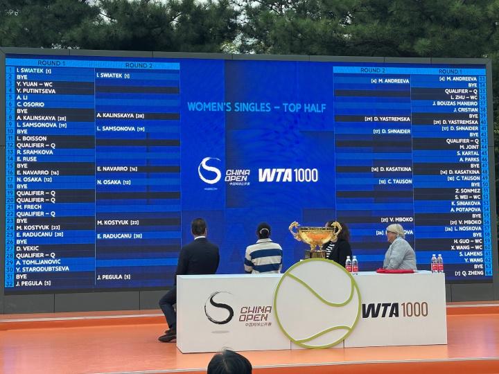 郑钦文的底, 韦思佳, 普丁塞娃 郑钦文的底, 韦思佳, 普丁塞娃